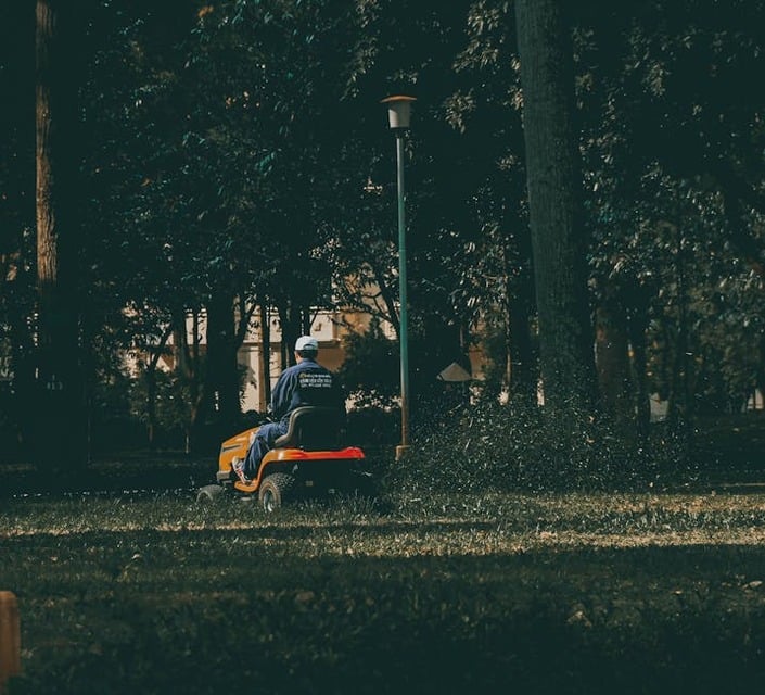 Launch Your Lawn Mowing Business: The 7-Step Guide to Profitability