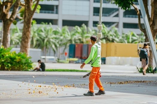 The 7 Most Affordable Commercial Leaf Blowers for Professional Landscapers