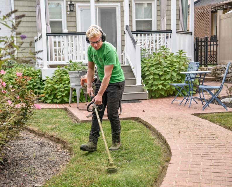Complete Lawn Care Onboarding Guide: Train New Hires for Peak Performance & Retention